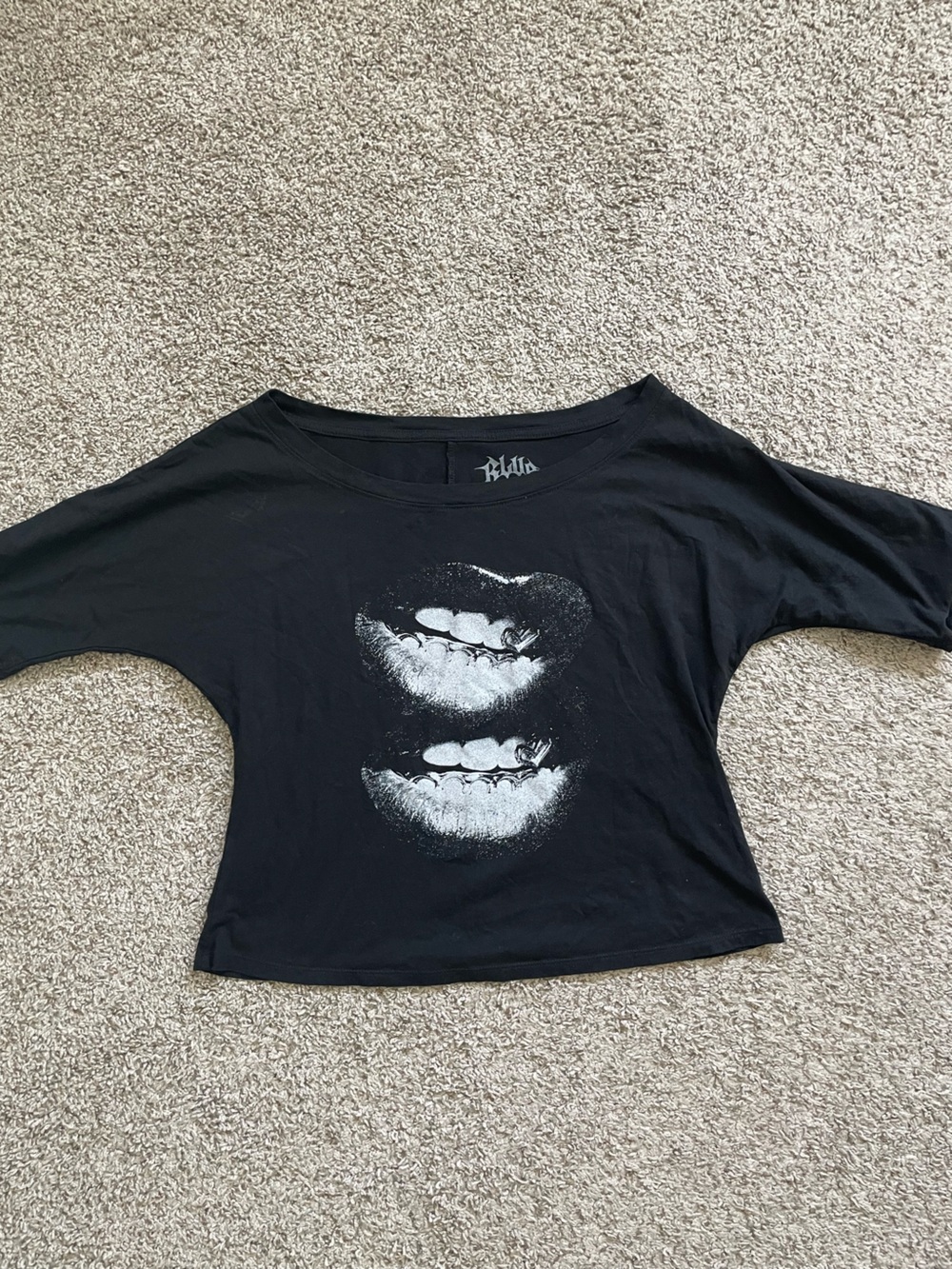 Beyoncé Official - Blue Ivy Black Graphic Crop Shirt Sleeve Tee Grill Lip Print